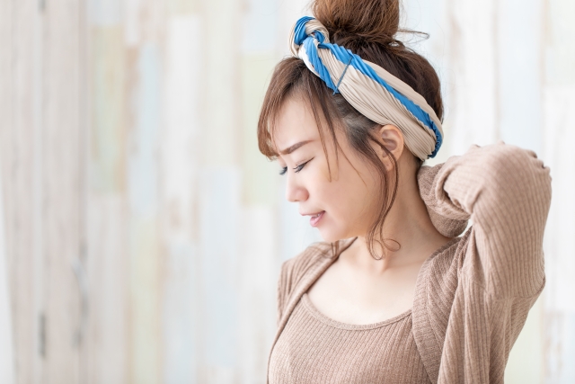 むち打ちの辛い症状に悩む女性