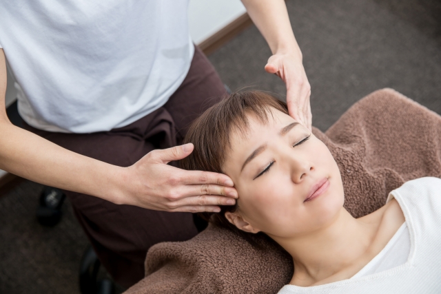 筋肉をほぐして血流を向上させる施術で症状を改善します