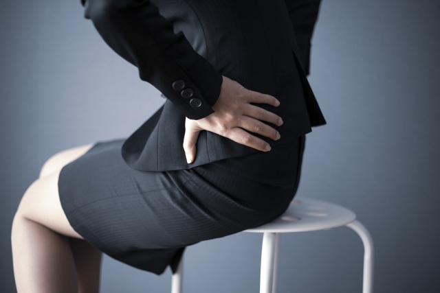 骨盤の歪みや血行不良も腰痛の原因になります