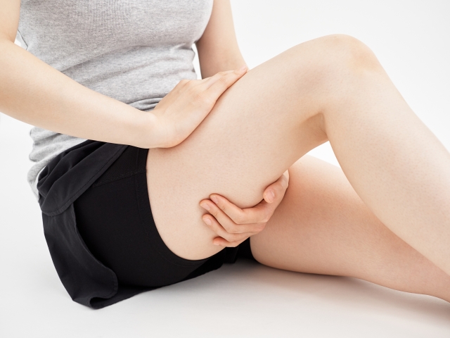 骨盤の歪みや運動不足による筋力低下も原因になります